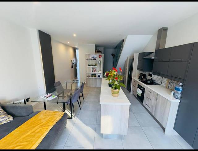 2 BEDROOM TOWNHOUSE FOR SALE IN MENLO PARK